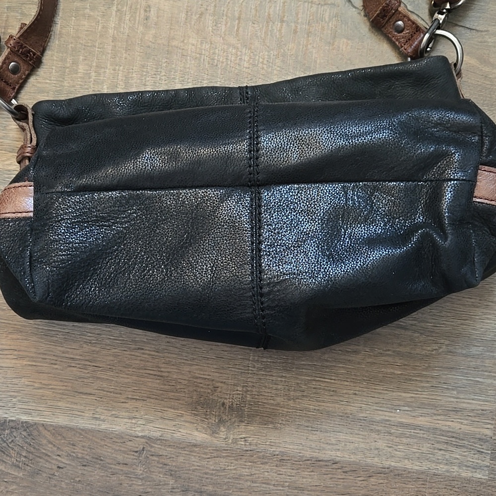 The SAK Sanibel Bag Black Leather With Brown Straps - Picture 4 of 11